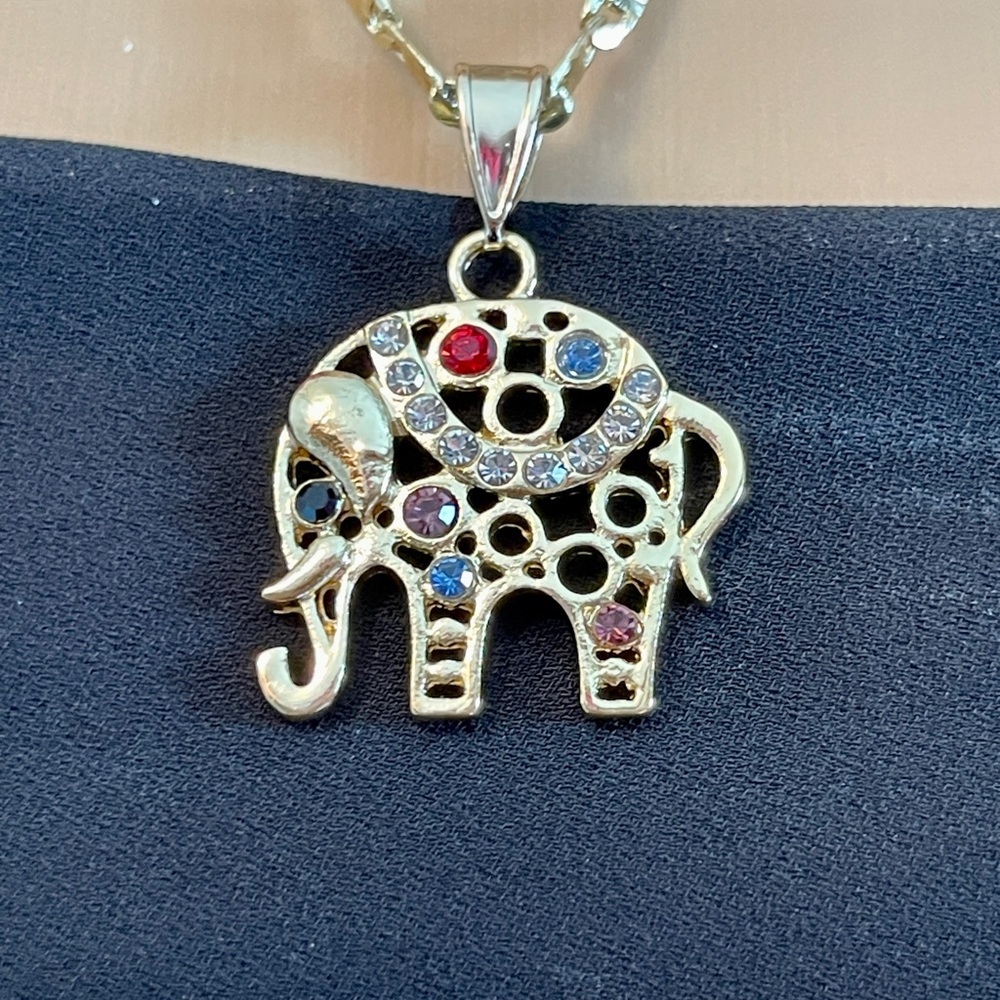 Good Luck Elegant Pendant 14k Plated Gold with Chain - Picture 7 of 10